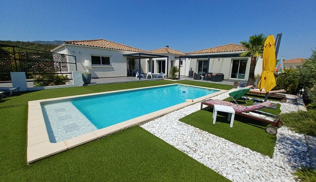 BEAUTIFUL VILLA 200 M2 BETWEEN SEA AND RIVERS FOR 8 PEOPLE