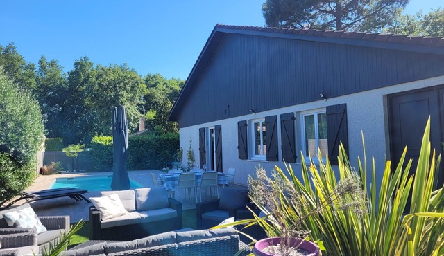 Beautiful villa with pool between Bordeaux and the ocean