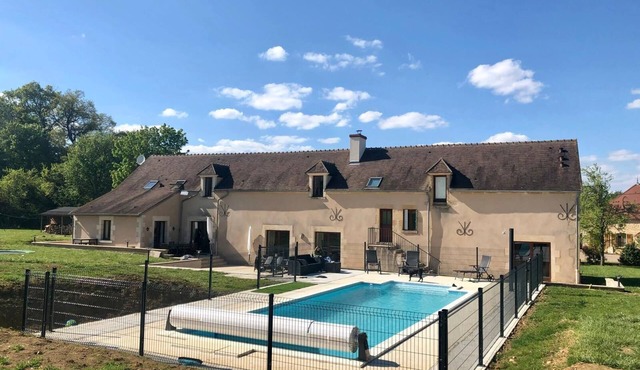 Beautifully Converted Farmhouse, family friendly with heated pool, huge garden