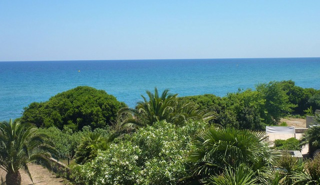 Beautiful flat , rated 2 stars on the beach