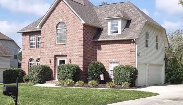 Beautiful 1 acre 4 bd 3 bath non-smoking homenn