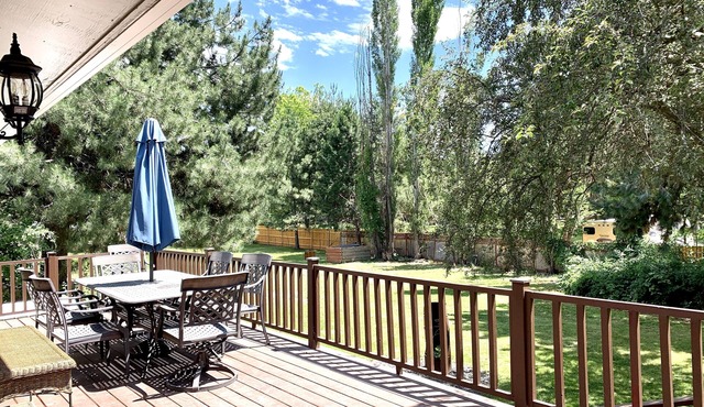 Beautiful 1 acre 5 bd in Eagle- hot tub & pingpong