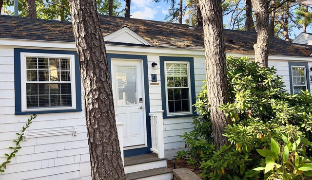 beautiful 1 bedroom cabin only 50 ft from beach