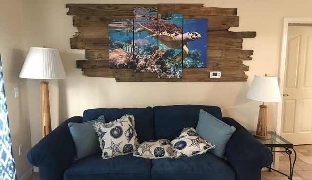 Beautiful 1 Bed/1 Bath cottage apartment a short walk to the Beach and River