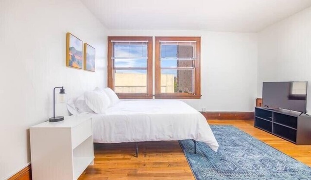 Beautiful 1 Bed Apt Close to Hospitals!