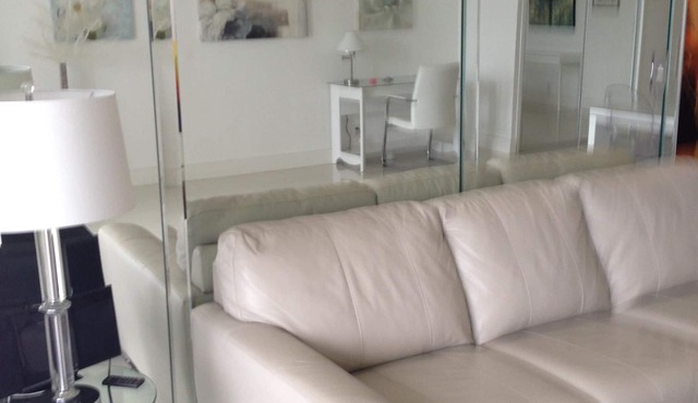 Beautiful 1 Bed Condo on the Beach in Surfside, Miami beach, Bal Harbour, pets