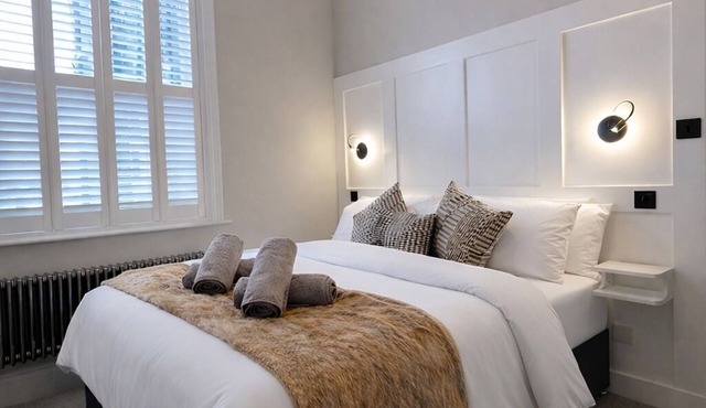 Beautiful 1 bed Flat in Harrogate with Private Parking and outside space