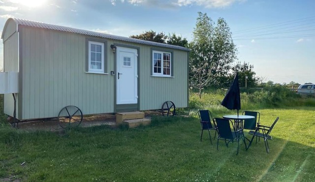 Beautiful 1 Bed Shepherd Hut in Warwickshire