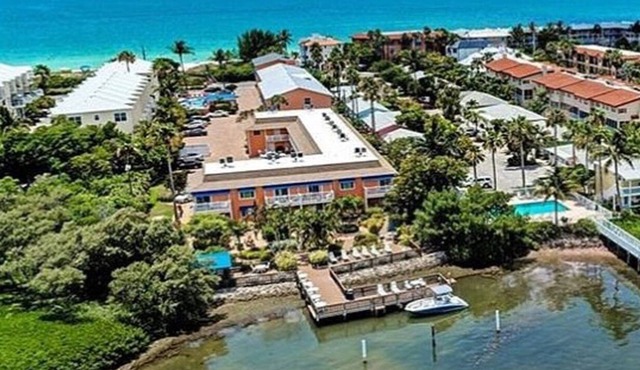 Beautiful 1 bedroom unit at resort, sleeps 4