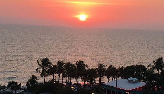 Beautiful 1 Bedroom Condo - Steps to the Gulf Coast - Relax and Enjoy the Beach