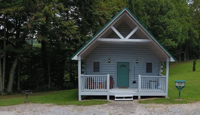 Beautiful 1 Bedroom 1 Bath Log Cabin in Beaver, WV