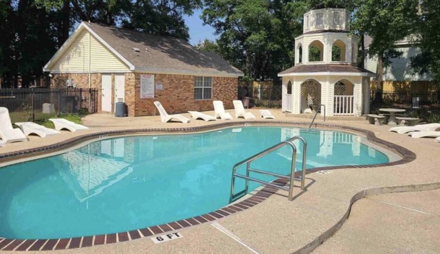 Beautiful 1 bedroom 1 bath condo in a quiet complex with a pool