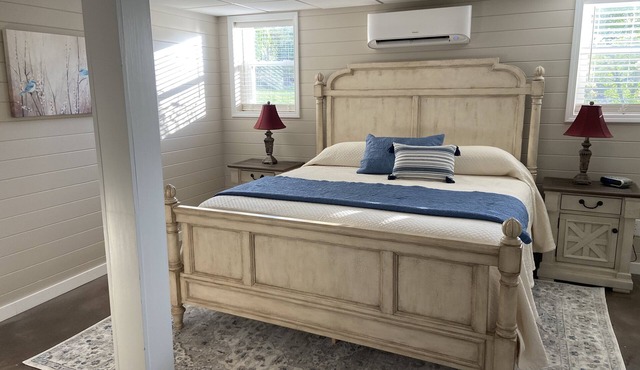 Beautiful 1 Bedroom apartment, steps from peaceful Downtown Valdese