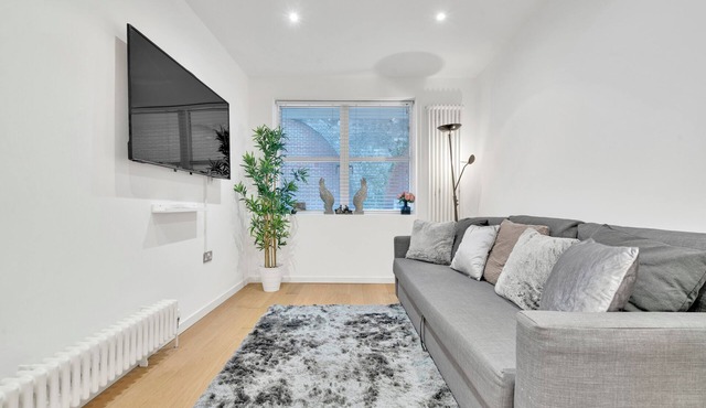 Beautiful 1-bedroom apartment in enchanting London neighborhood