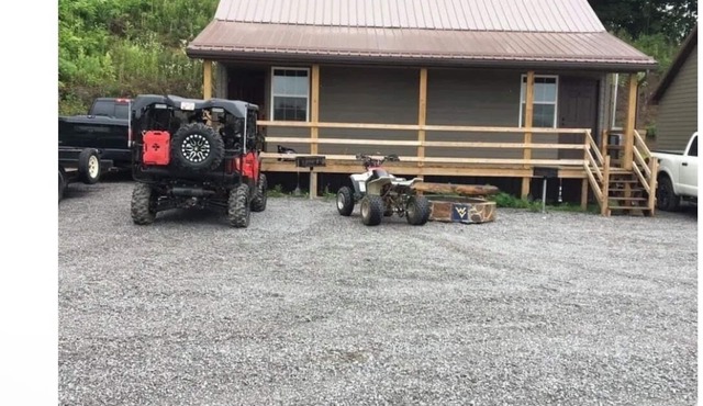 Beautiful 1-bedroom cabin located at Gold & Blue cabins in Bluewell