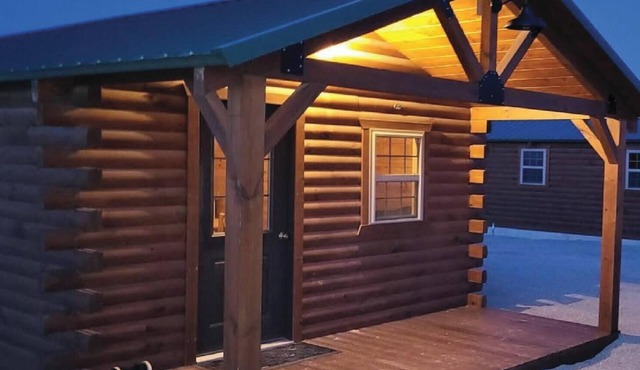 Beautiful 1-bedroom cabin with AC overlooking swim pond - Cabin #2