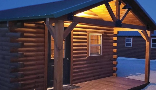 Beautiful 1-bedroom cabin with AC overlooking swim pond - Cabin #5