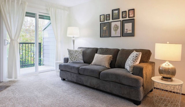 Beautiful 1-bedroom condo: close to Nike & Intel