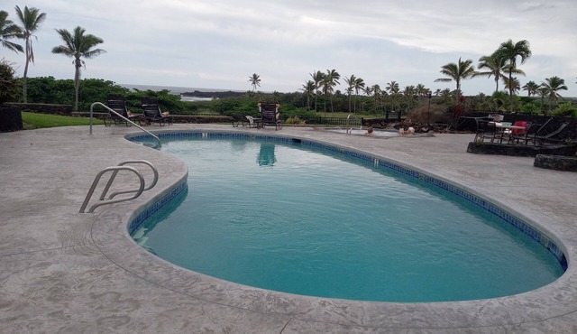 Beautiful 1-bedroom condo at Punalu'u black sand beach