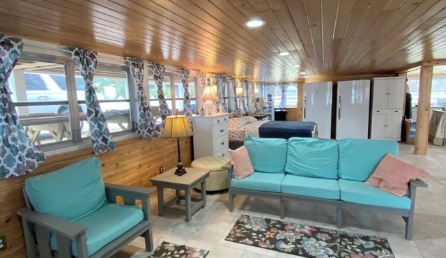 Beautiful 1-bedroom downstairs apartment in Rocky Hock, 12 miles from Edenton.