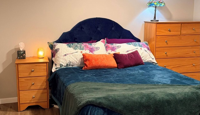 Beautiful 1-bedroom downstairs flat in welcoming Troy perfect for your getaway