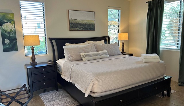 Beautiful 1-bedroom private guesthouse in charming NW Tucson.