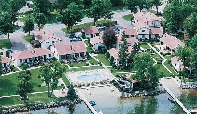Beautiful 1 bedroom unit at resort, sleeps 4