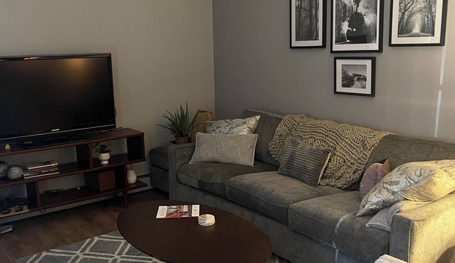 Beautiful 1-bedroom home in charming Cumberland. Convenient downtown location.