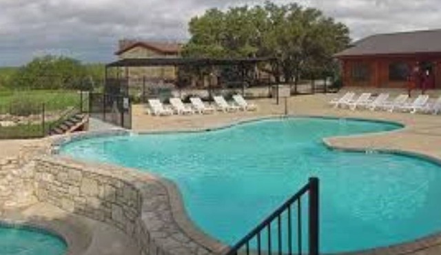 Beautiful 1 Bedroom Villa at The Bandera Homestead!