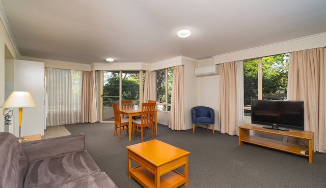 Beautiful 1 Bedroom Wahroonga Apartment