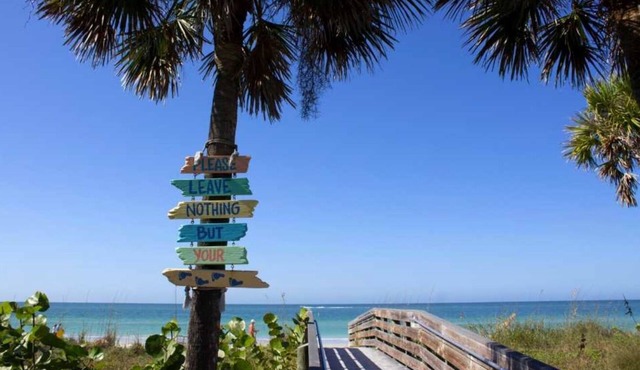 Beautiful 1 Bedroom apartment with pool-walk to beach - Unit #1