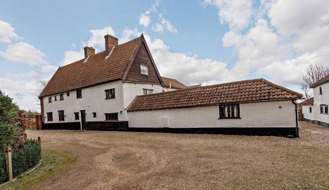 Beautiful 10 Bed Oak beamed Country House