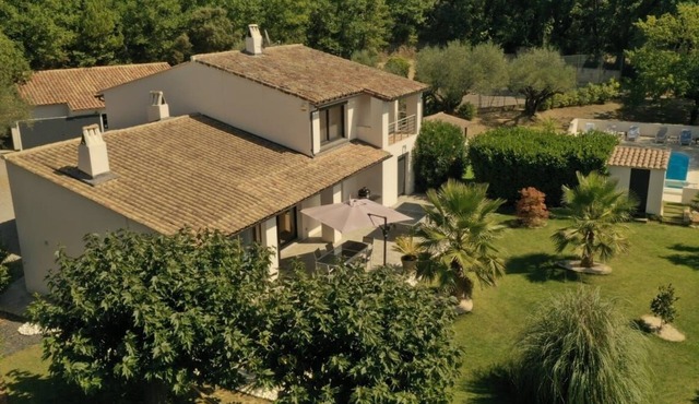 Beautiful 10p villa with private pool, jacuzzi & tennis court