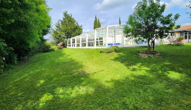 Beautiful 150 m² house with swimming pool, petanque area and large garden