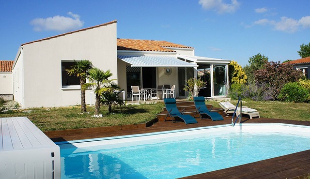 Beautiful 160m² Villa with Heated Pool in Perigny