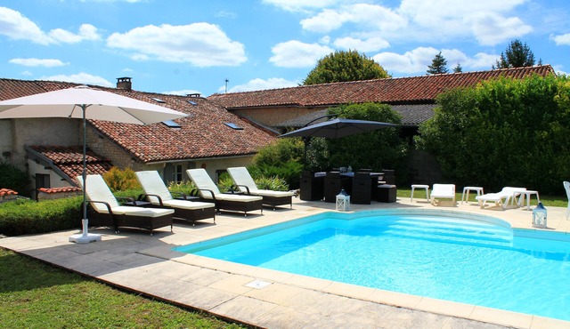 Beautiful 16th Century Farmhouse with amazing views and private heated pool!
