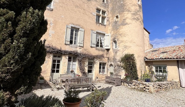 Beautiful 16th century residence with swimming pool