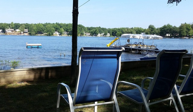 BEAUTIFUL! 18+ guests, 7 acres; All-sports lake, RV sites, pontoon