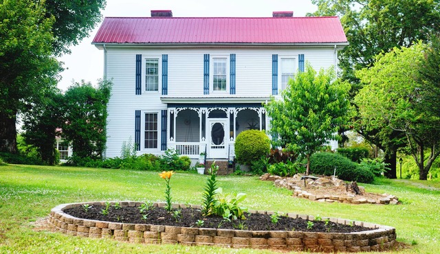 beautiful 1859 pre civil war estate, located between Chatanooga and Knoxville.