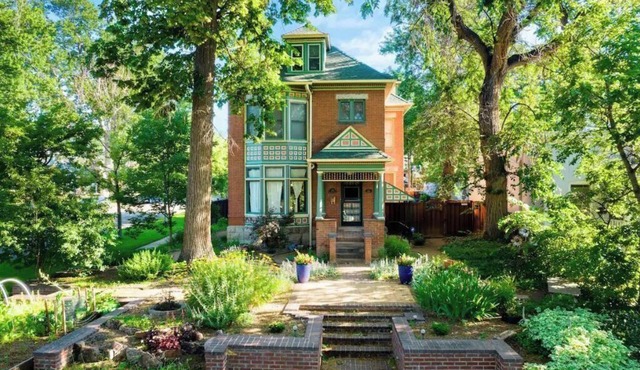 Beautiful 1890 victorian garden unit in the heart of Denver