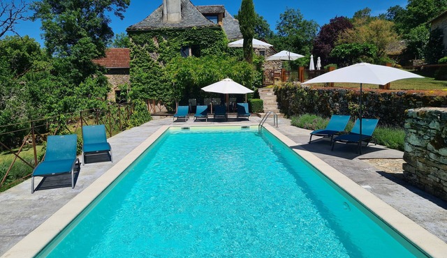 Beautiful 18th century stone farmhouse with pool at the Mas d'Arjac, Aveyron