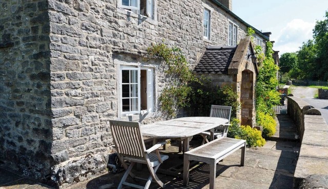 Beautiful 18th Century Farmhouse in the Heart of the Peak District