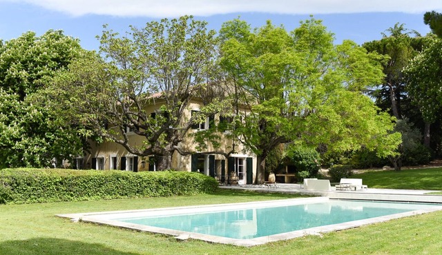 Beautiful 18th Century Domaine with private park, tennis court, pool, vineyards