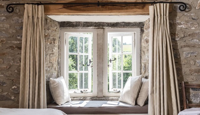 Beautiful 18th Century Limestone Farmhouse In The Peak National Park