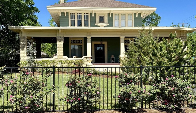 Beautiful 1911 Craftsman in downtown Forney, Texas