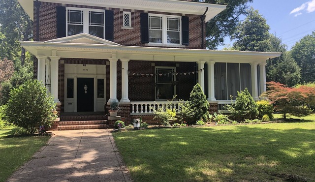 Beautiful 1915 Four Square Home 5 minutes to downtown Petersburg VA