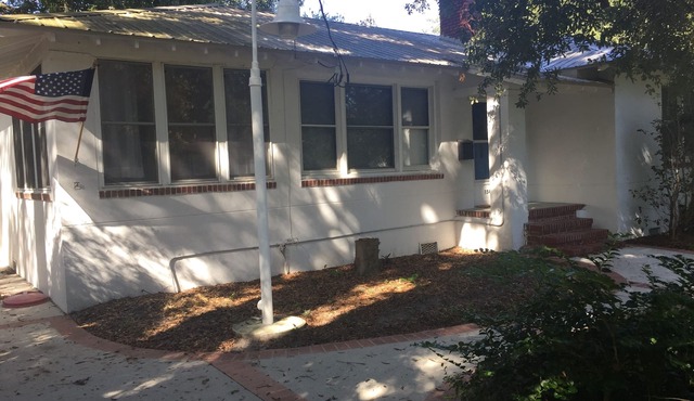 Beautiful 1946 Bungalow close to downtown Jacksonville with Guesthouse