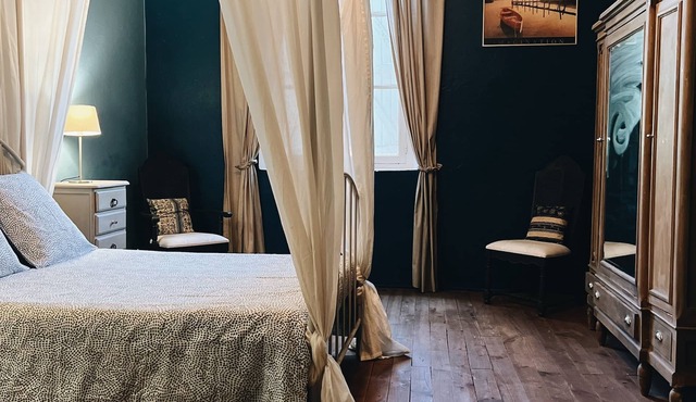 Beautiful 19th century house with heated pool and jacuzzi