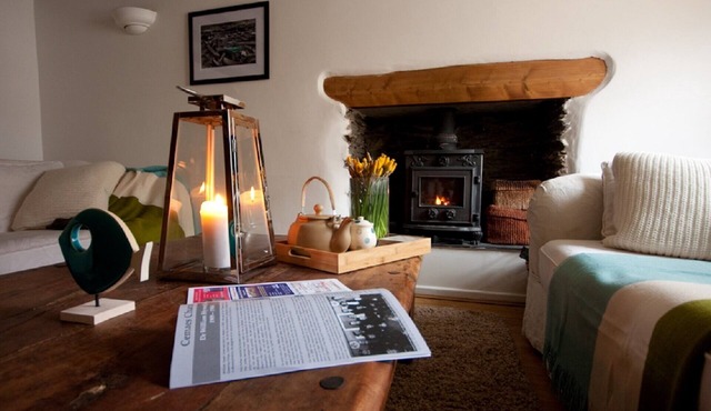 Beautiful 19th Century Seaside Cottage with hot tub and river views