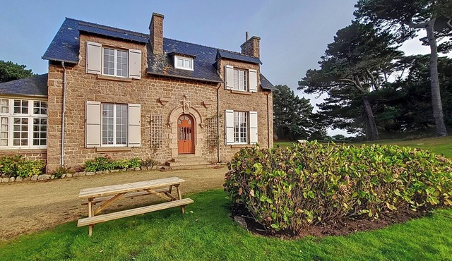Beautiful 19th century granite house, exceptional location